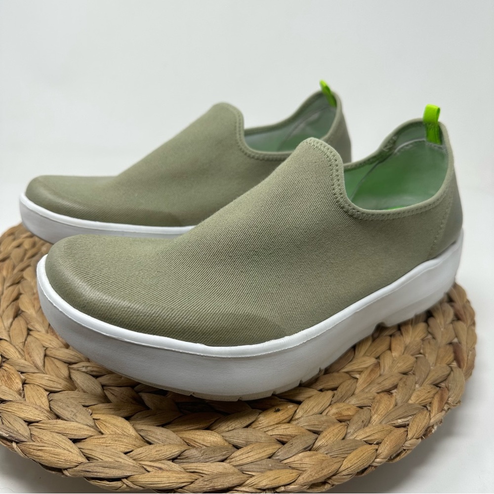 OOFOS Olive Green Slip-On Sneakers with White Sole - Picture 4 of 10